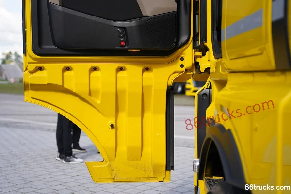 MAN TGX 640hp 4X2(6 wheels) tractor truck (TGX 18.640) Cab (3) | 86Trucks