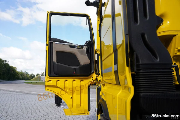 MAN TGX 640hp 4X2(6 wheels) tractor truck (TGX 18.640) Cab (1) | 86Trucks