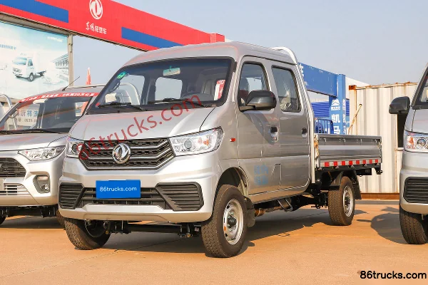 Dongfeng Xiaobawang W08 1.3L 91hp 4X2(6 wheels) with A/C 2.7m double-row flatbed light truck (China VI) Exterior (3) | 86Trucks