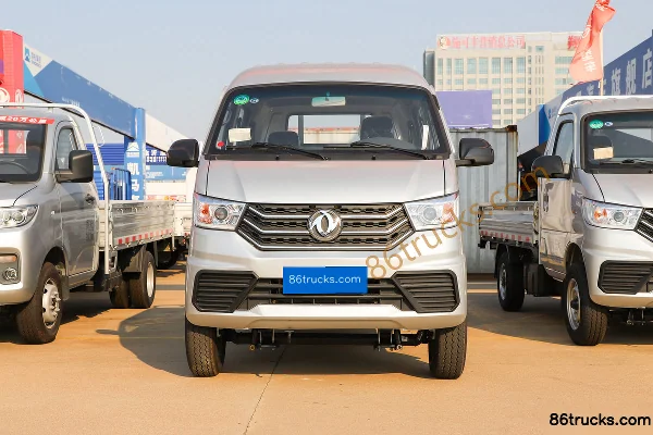 Dongfeng Xiaobawang W08 1.3L 91hp 4X2(6 wheels) with A/C 2.7m double-row flatbed light truck (China VI) Exterior (2) | 86Trucks