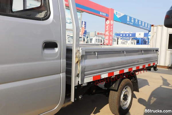 Dongfeng Xiaobawang W08 1.3L 91hp 4X2(6 wheels) with A/C 2.7m double-row flatbed light truck (China VI) Body (1) | 86Trucks