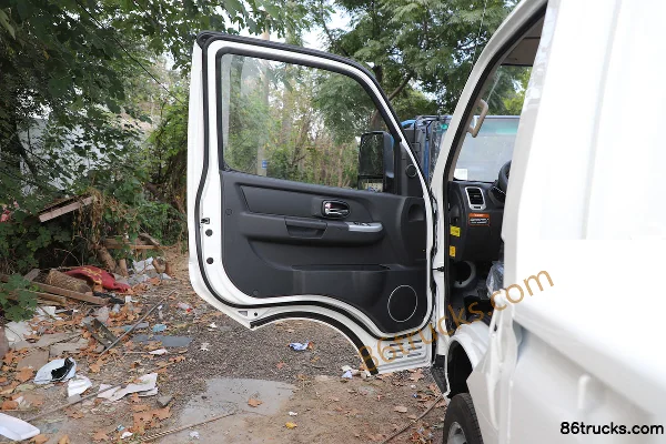 Feidi GX Chang Xiang Edition 1.6L 122 hp 4X2(6 wheels) Gasoline 3.6m Single Row Flatbed Micro Truck Cab (1) | 86Trucks