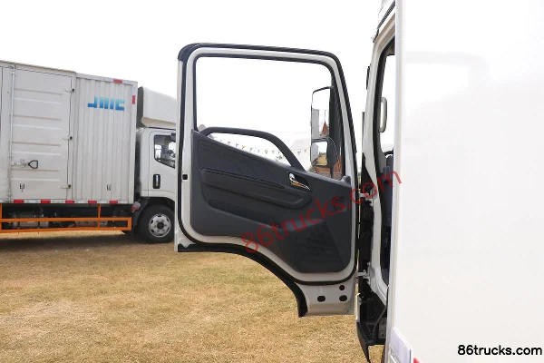 JMC Lexing E-Luda 4.5T 4.11m Single Row Extended Range Hybrid Refrigerated Truck (Air Brake) 50.386kWh 4X2(6 wheels) Cab (1) | 86Trucks