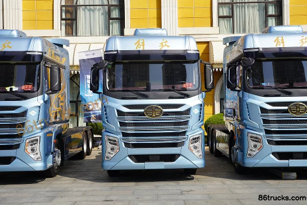 FAW Jiefang Qingdao Yingtu First Class Cabin 600 hp 6X4(10 wheels) LNG Automatic Tractor Truck (FAW Jiefang 12-speed) (Hydraulic Retarder) E