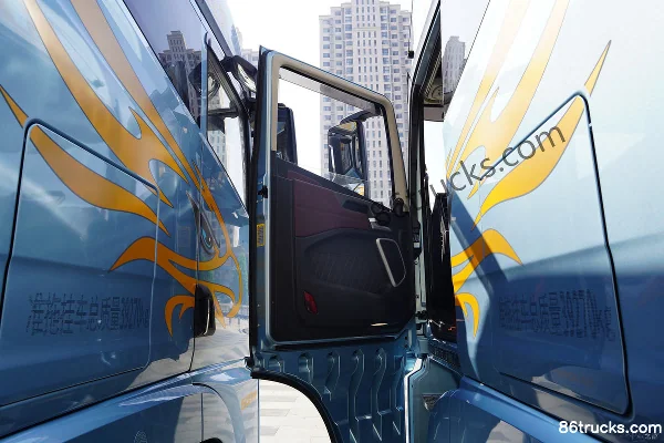 FAW Jiefang Qingdao Yingtu First Class Cabin 600 hp 6X4(10 wheels) LNG Automatic Tractor Truck (FAW Jiefang 12-speed) (Hydraulic Retarder) (