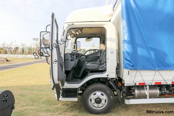 JMC Lexing E-Luda 4.5T 4.2m Single Row Pure Electric Cargo Box Light Truck (Air Brake) 100.464kWh 4X2(6 wheels) Interior (2) | 86Trucks