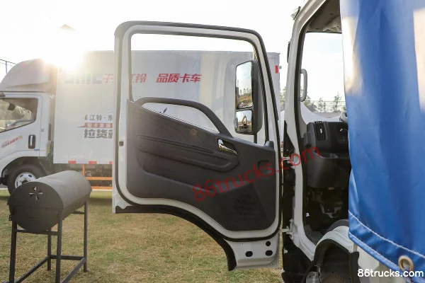 JMC Lexing E-Luda 4.5T 4.2m Single Row Pure Electric Cargo Box Light Truck (Air Brake) 100.464kWh 4X2(6 wheels) Interior (1) | 86Trucks