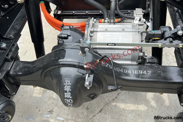 Lanqing Auto Yue EH Pro série 4.5T 4.18 m cabine simple camion léger à ridelles électrique pur 135kWh 4X2(6 roues) Châssis (1) | 86Trucks
