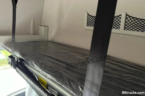 Lanqing Yue EH Pro Plateau Edition 4.18m Single Row Pure Electric Cargo Box Light Truck Fudi 131.98kWh 4X2(6 wheels) Cab (2) | 86Trucks