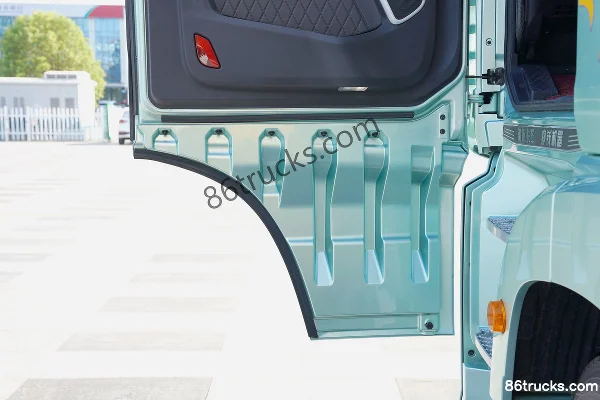 FAW Jiefang Qingdao Yingtu Business Class 620hp 6X4(10 wheels) AMT Automatic Tractor Truck (Ratio 3.36) (with Hydraulic Retarder) Cab (3)