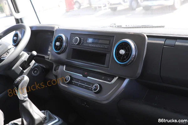 Foton Aumark S1 Series 170 hp 4X2(6 wheels) 5.15m single-row stake truck (China VI) Cab (3) | 86Trucks