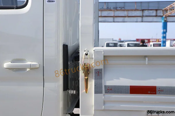 Foton Xiangling M2 Plus 1.6L 122 hp 4X2(6 wheels) 3.1m Double Row Flatbed Mini Truck Body (2) | 86Trucks