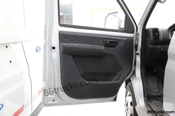Ruichi ED71 Pioneer I 3.65m single-row pure electric stake truck CALB 56.67kWh 4X2(6 wheels) Interior (2) | 86Trucks