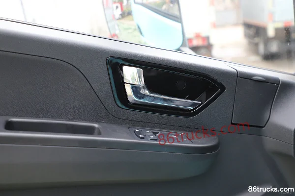 SHACMAN Commercial Vehicle Zhiyun S300 4.5T 4.2m single-row pure electric van light truck (air brake) 100.46kWh 4X2(6 wheels) Interior (3)