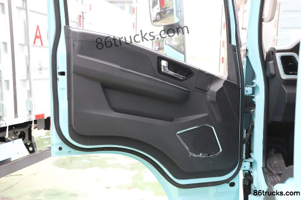 SHACMAN Commercial Vehicle Zhiyun S300 4.5T 4.2m single-row pure electric van light truck (air brake) 100.46kWh 4X2(6 wheels) Interior (2)