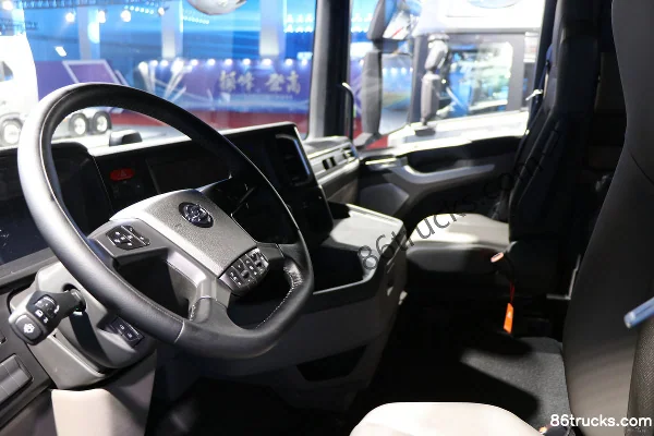 Dongfeng HS7 580 hp 6X4(10 wheels) LNG Automatic Tractor Truck (WLY 12-speed) (Hydraulic Retarder) Cab (2) | 86Trucks