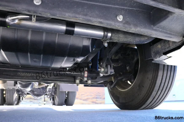Dongfeng HS7 580 hp 6X4(10 wheels) LNG Automatic Tractor Truck (WLY 12-speed) (Hydraulic Retarder) Chassis (3) | 86Trucks