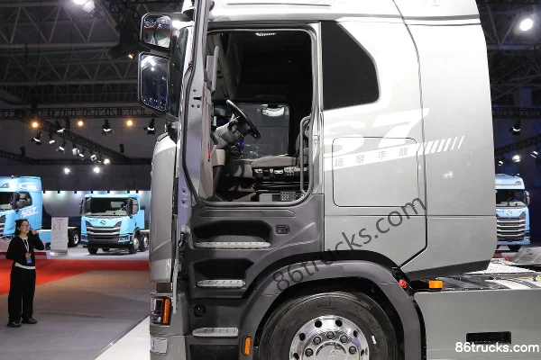 Dongfeng HS7 580 hp 6X4(10 wheels) Tractor Truck (Hydraulic Retarder) Cab (2) | 86Trucks
