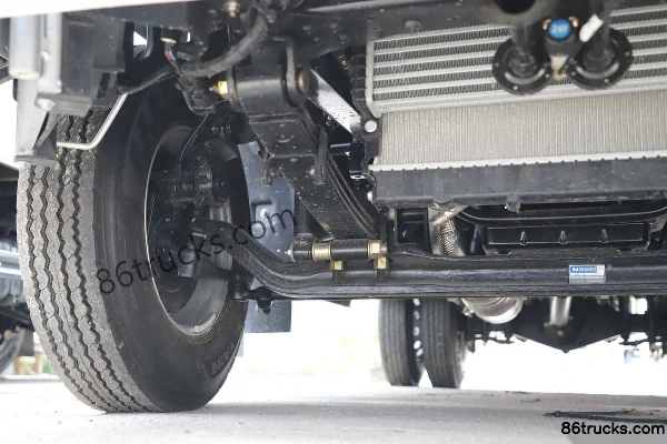 SHACMAN Commercial Vehicle Delong G300 137hp 4X2(6 wheels) 4.2m Single-row Van Light Truck Chassis (2) | 86Trucks