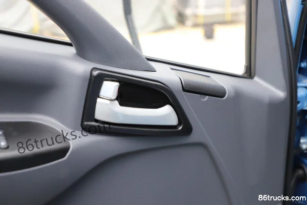Lanqing Auto Z1 Single Row Pure Electric Van Light Truck, 4X2(6 wheels) Interior (3) | 86Trucks