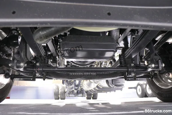 Dongfeng HS7 240 hp 4X2(6 wheels) 9.8m AMT Automatic Cargo Truck Chassis (1) | 86Trucks