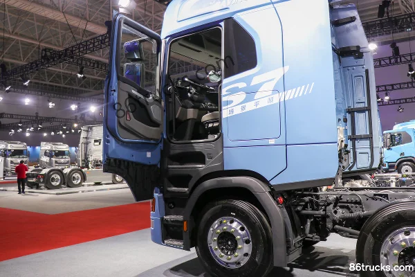 Dongfeng HS7 580 ch 8X4(12 roues) AMT automatique camion porteur Cabine (1) | 86Trucks