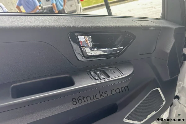 SHACMAN Commercial Vehicle Zhiyun S300 Tianxing Edition 4.5T 4.2m Single Row Cab Pure Electric Van Light Truck (Air Brake) 100.07kWh 4X2(6 w