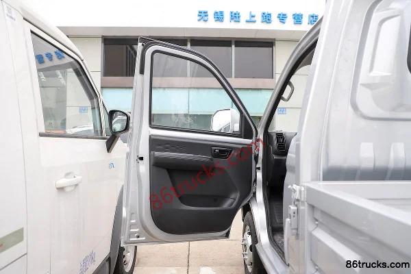 Ruichi ED71 Pioneer Type I 3.7m Single Row Pure Electric Flatbed Micro Truck CALB 56.67kWh 4X2(6 wheels) Interior (1) | 86Trucks