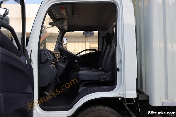 Jiangxi Isuzu Yifang EM7 152 hp 4X2(6 wheels) 3.78m semi-row van light truck Cab (2) | 86Trucks