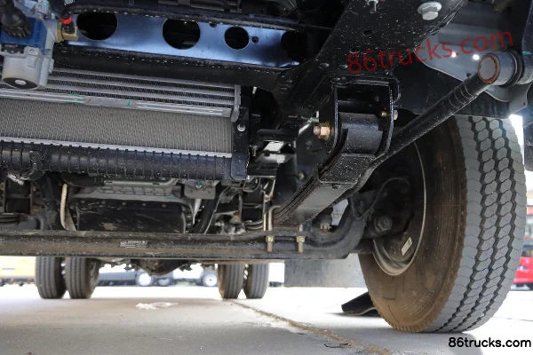Jiangxi Isuzu Yifang EM7 152 hp 4X2(6 wheels) 3.78m semi-row van light truck Chassis (3) | 86Trucks