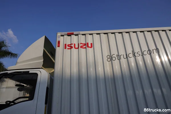 Jiangxi Isuzu Yifang EM7 152 hp 4X2(6 wheels) 3.78m semi-row van light truck Body (1) | 86Trucks