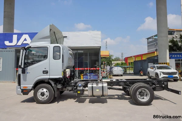 JAC Shuailing S7 160 hp 4X2(6 wheels) 3.85m semi-crew stake light truck (China VI) Exterior (3) | 86Trucks