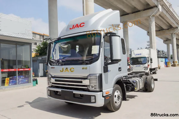 JAC Shuailing S7 160 hp 4X2(6 wheels) 3.85m semi-crew stake light truck (China VI) Exterior (2) | 86Trucks