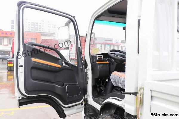 JAC Lingpao L3 2.7 CNG 130 hp 4X2(6 wheels) JAC 5-Speed 3.9m Semi-Row Flatbed Light Truck Cab (1) | 86Trucks