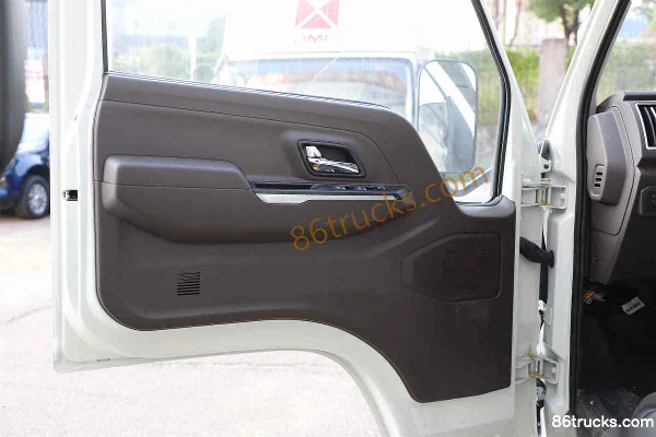 JMC Shunda EV 4.5T 4.155m Single Row Plug-in Hybrid Van Light Truck 18.43kWh 4X2(6 wheels) Interior (2) | 86Trucks