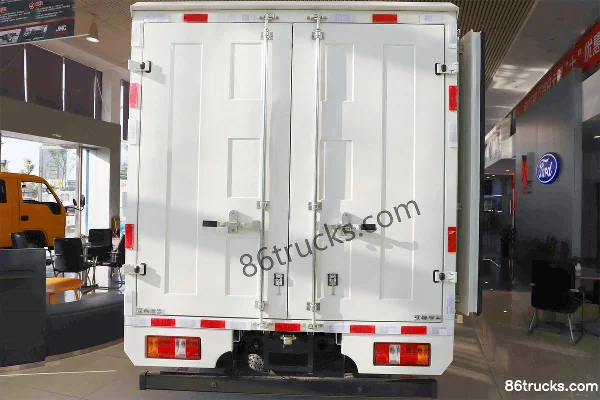 JMC Shunda Small Truck Zhifu Edition Luxury 122 hp 4X2(6 wheels) 3.7m Single Row Van Light Truck (China VI) Body (3) | 86Trucks