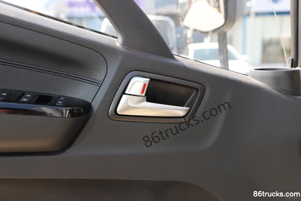 Foton Aumark S1 Lightweight Edition 140hp 4X2(6 wheels) 4.17m single-row rave-type light truck Cab (3) | 86Trucks
