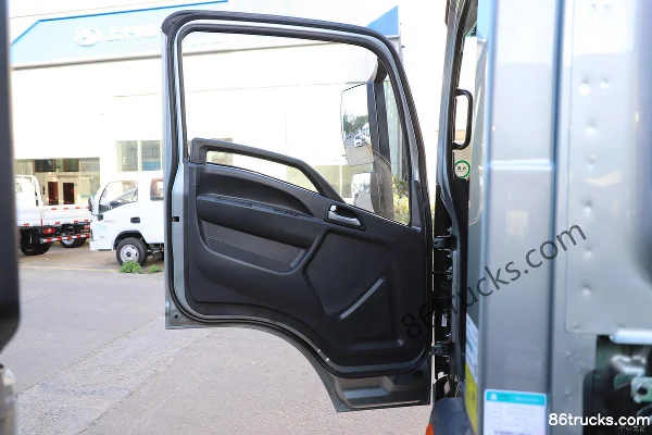 Sinotruk Niu Qi Chong Tian 180 ch 4X2(6 roues) camion léger à ridelles à cabine simple 4,15 m (empattement 3650) (1) | 86Trucks