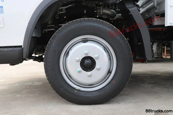 Foton Aoling V Card 142hp 4X2(6 wheels) 4.2m Single-row Flatbed Light Truck Chassis (1) | 86Trucks