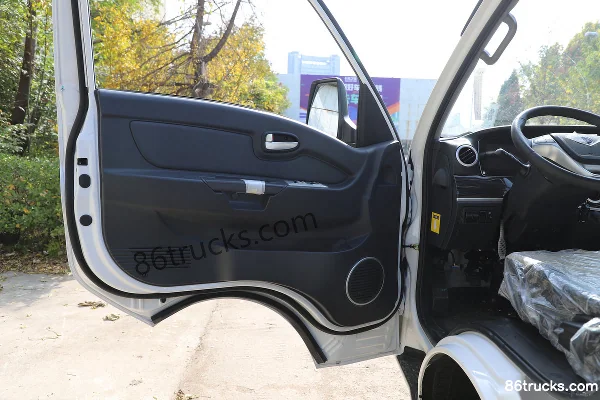 Kama Ruihang X1 1.6L 120hp 4X2(6 wheels) Gasoline 4m Single Row Flatbed Mini Truck (China VI) Cab (2) | 86Trucks