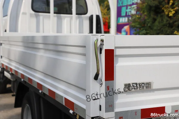 Kama Ruihang X1 2.0L 133 hp 4X2(6 wheels) Gasoline 3m Double Row Flatbed Micro Truck (China VI) Body (3) | 86Trucks