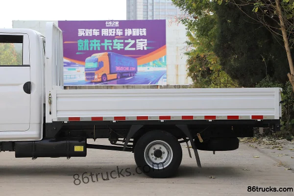Kama Ruihang X1 2.0L 133 hp 4X2(6 wheels) Gasoline 3m Double Row Flatbed Micro Truck (China VI) Body (1) | 86Trucks