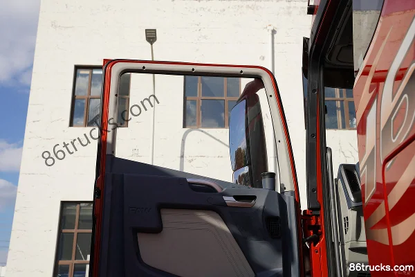 FAW Jiefang Qingdao JH6 Zhizun Edition 560hp 8X4(12 wheels) AMT Automatic Livestock Transport Truck (with Hydraulic Retarder) Cab (3) | 86Tr