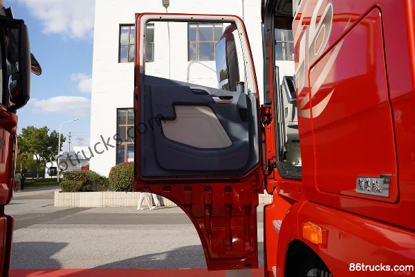 FAW Jiefang Qingdao JH6 Zhizun Edition 560hp 8X4(12 wheels) AMT Automatic Livestock Transport Truck (with Hydraulic Retarder) Cab (2) | 86Tr