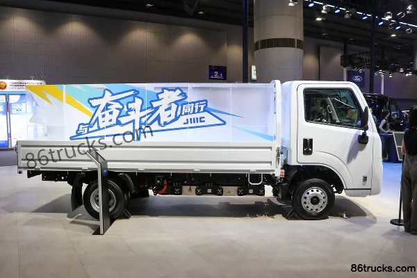 JMC Shunda 2025 Model Pure Electric 3.8m Single Row Flatbed Light Truck Shidai Xin'an 63.75kWh 4X2(6 wheels) Exterior (3) | 86Trucks