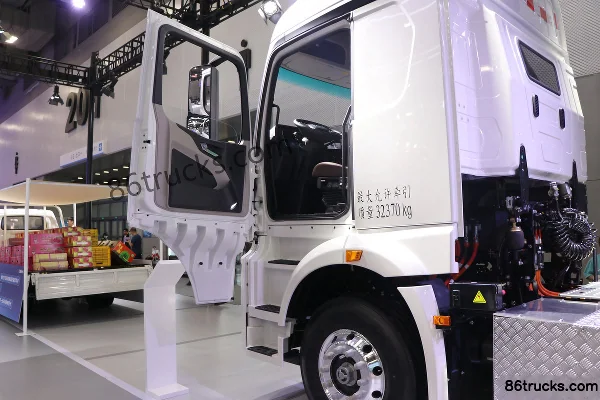 JAC Xingyao X5 4X2(6 wheels) Pure Electric Tractor Truck 500.8kWh Cab (3) | 86Trucks