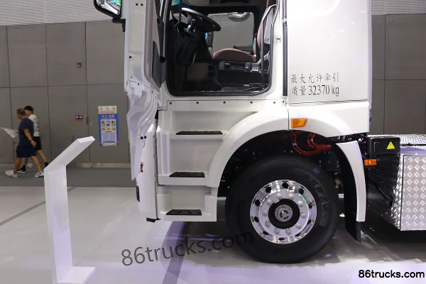 JAC Xingyao X5 4X2(6 wheels) Pure Electric Tractor Truck 500.8kWh Cab (2) | 86Trucks