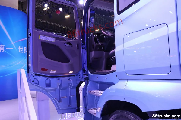 FAW Jiefang J7 camion lourd Édition Chuangling 600 ch 6X4(10 roues) tracteur routier automatique LNG (ralentisseur hydraulique) Cabine (1)
