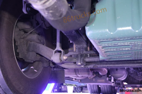 FAW Jiefang J7 camion lourd Édition Chuangling 600 ch 6X4(10 roues) tracteur routier automatique LNG (ralentisseur hydraulique) Châssis (2)