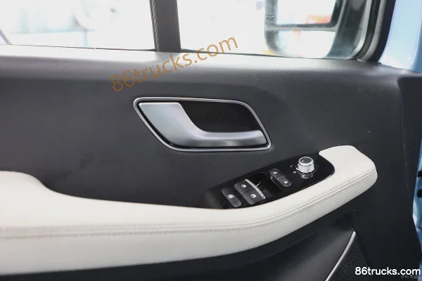 Foton Tuyano Da V 7-seat 5.49m Pure Electric Flat Roof Light Bus 53.58kWh Cab (3) | 86Trucks